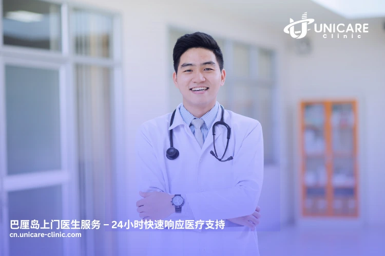 Unicare Clinic 医生前往酒店为游客提供上门诊疗服务。